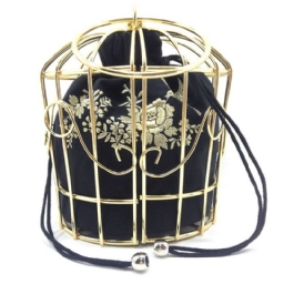 Vogue Metal Cage Brodeerattu Crossbody Laukku