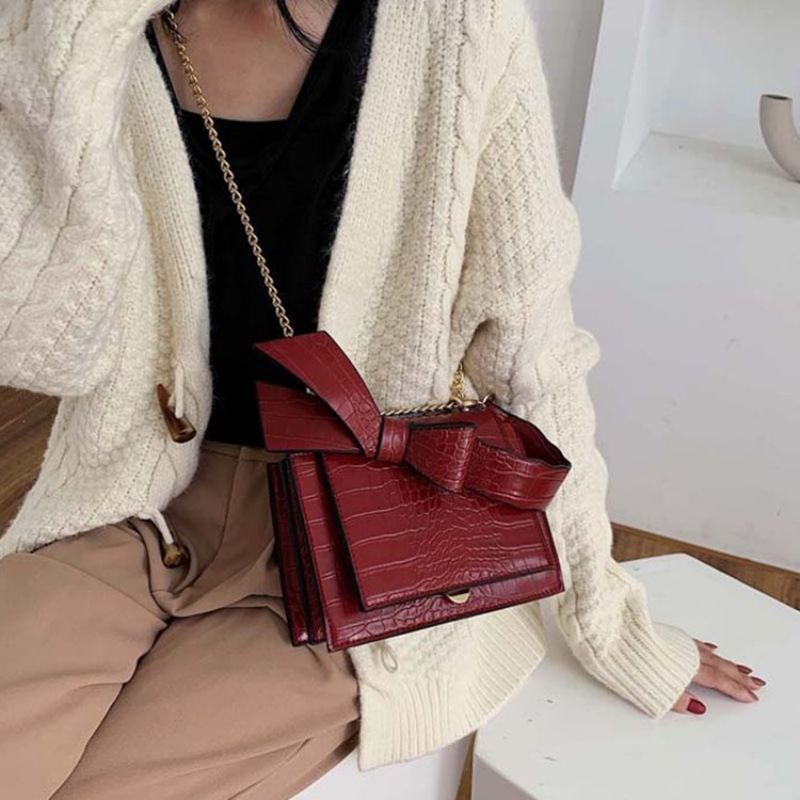 Kohokuviointi Alligator Pu Square Crossbody Laukut