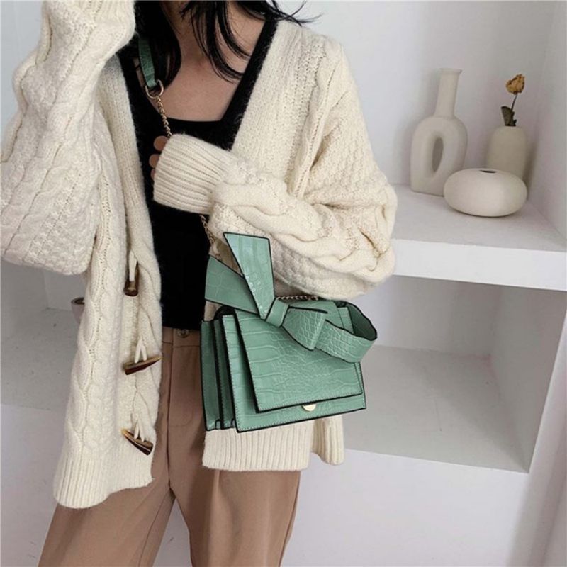 Kohokuviointi Alligator Pu Square Crossbody Laukut