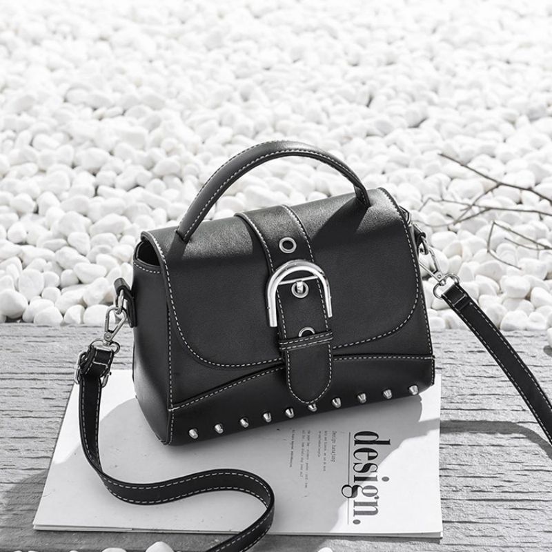 Pu Rivet Plain Flap Crossbody Laukut