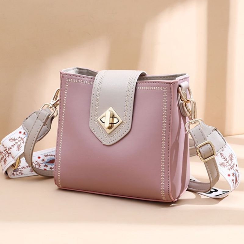 Pu:N Suorakaiteen Muotoiset Rennot Crossbody-Laukut