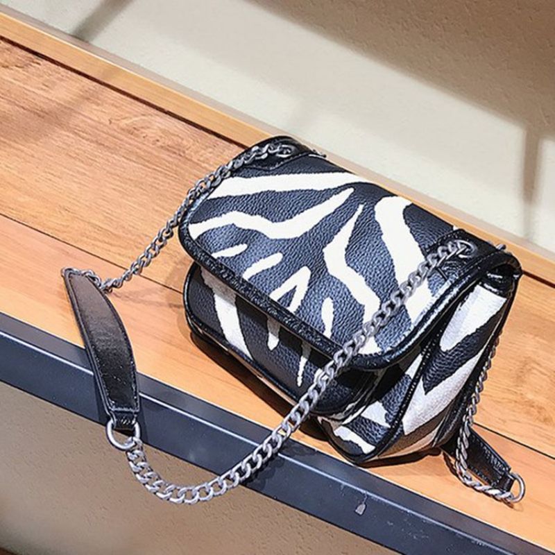 Zebra Stripe Crossbody Laukku