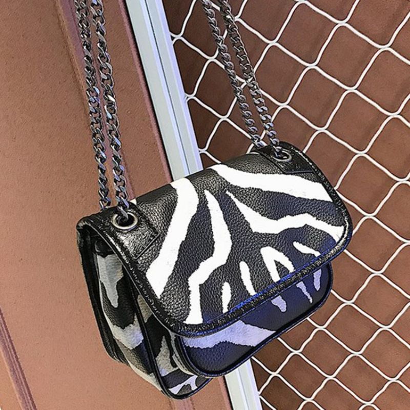 Zebra Stripe Crossbody Laukku