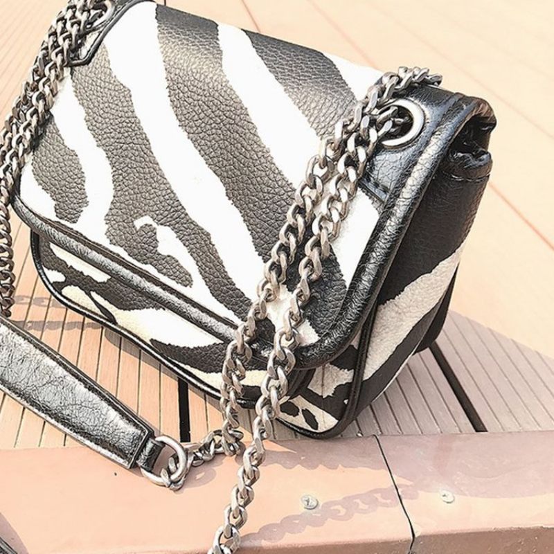 Zebra Stripe Crossbody Laukku